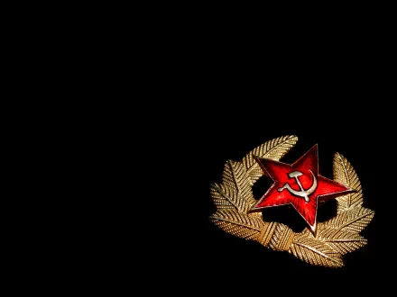 HD desktop wallpaper featuring a golden wreath with a red star and a hammer and sickle symbol, representing communism, against a black background.