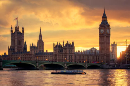 London riverside at sunset with the Palace of Westminster and Big Ben, man-made landmark — HD PC desktop wallpaper (tagged Buckingham Palace).