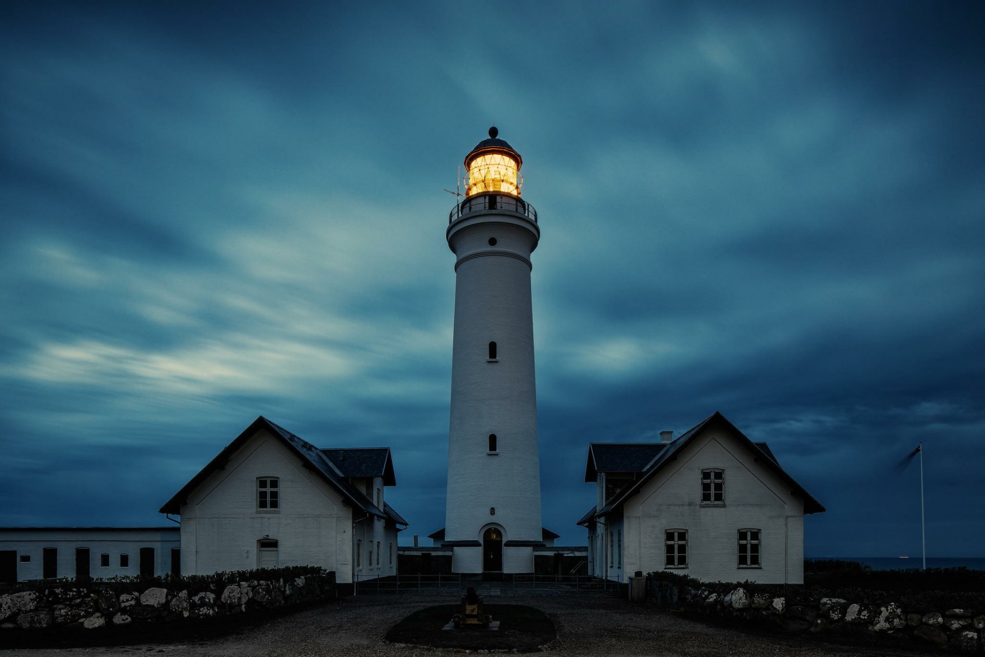 Download Man Made Lighthouse HD Wallpaper | 2048x1365 | Wallpaper Abyss