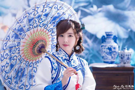vase umbrella traditional costume Taiwanese asian model woman Yu Chen Zheng HD Desktop Wallpaper | Background Image