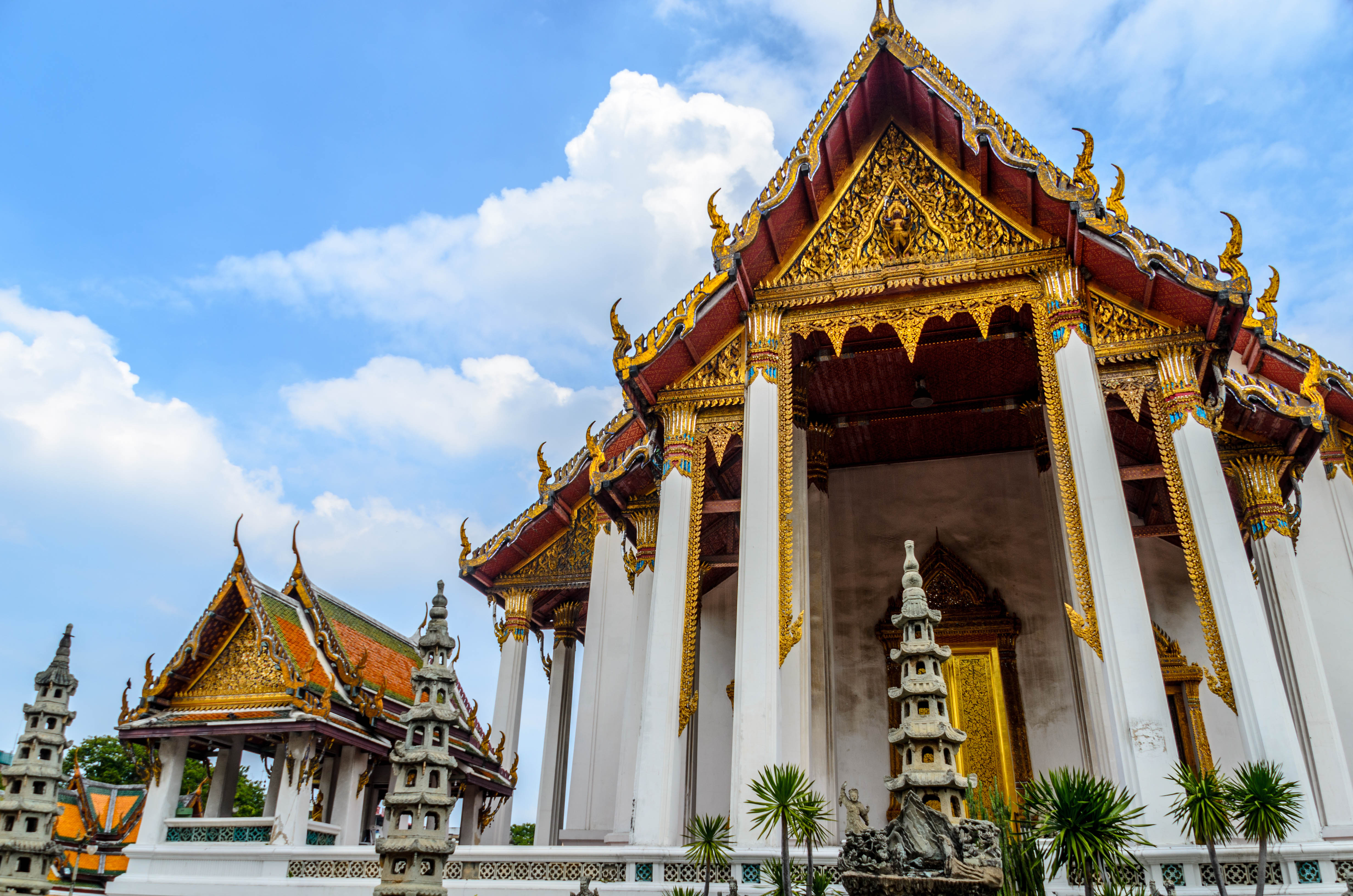 Religious Wat Suthat HD Wallpaper | Background Image