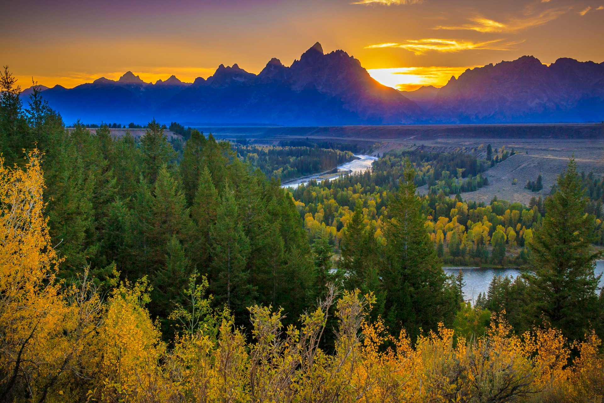 Stunning Fall Sunset over The Teton Range - 4K Ultra HD Wallpaper