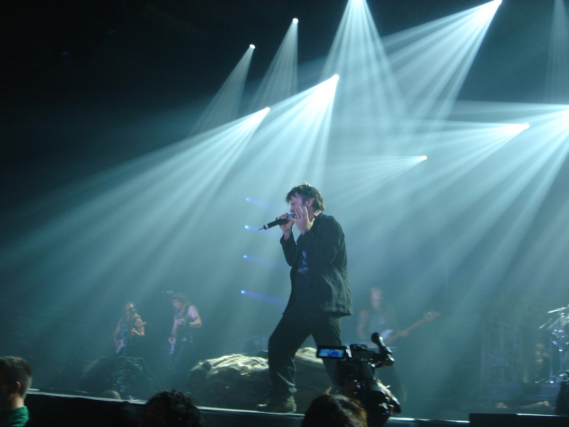 Singer Wallpaper and Background Image | 1814x1361 | ID:6096 - Wallpaper