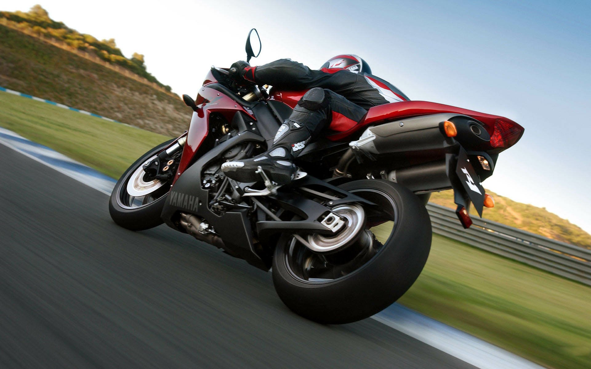 Download Vehicle Yamaha YZF-R1 HD Wallpaper