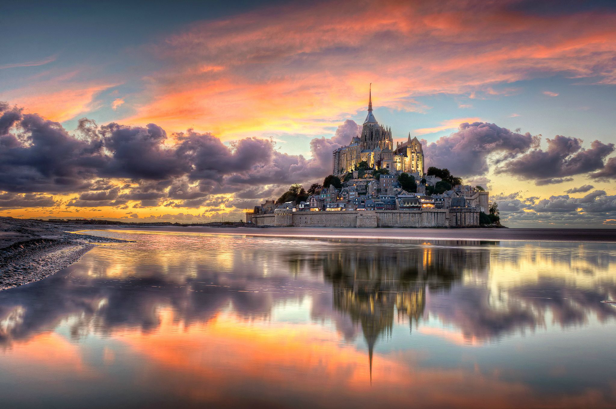 Religious Mont Saint-Michel HD Wallpaper | Background Image
