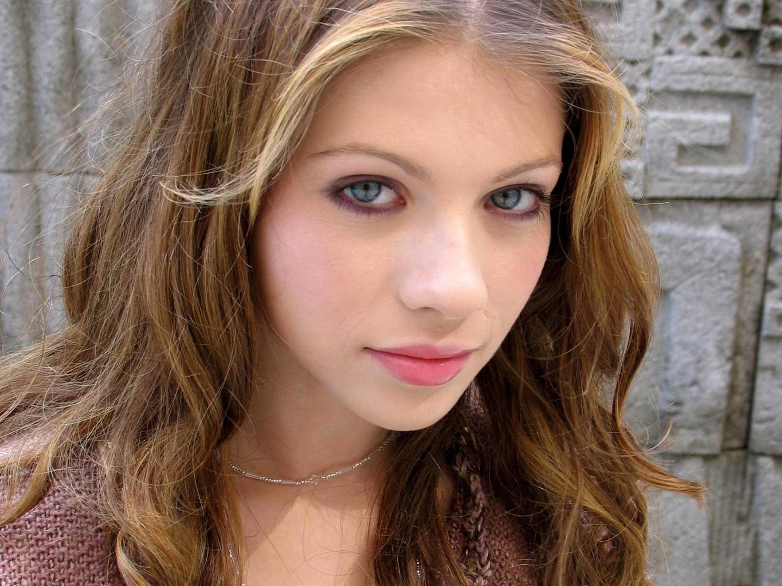 Download Celebrity Michelle Trachtenberg Wallpaper