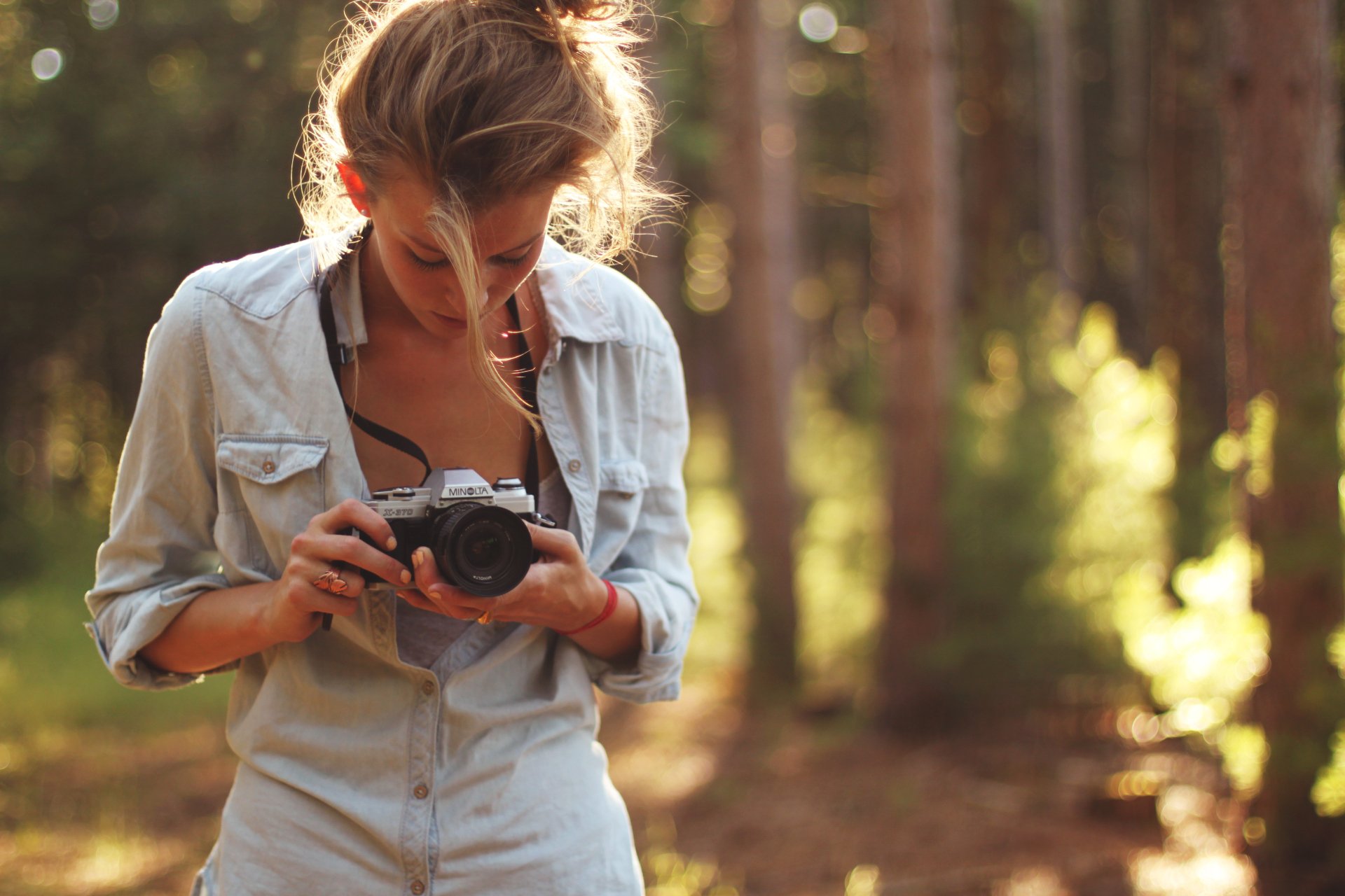 Download Camera Minolta Woman Model 4k Ultra HD Wallpaper by Leslie Kirchhoff