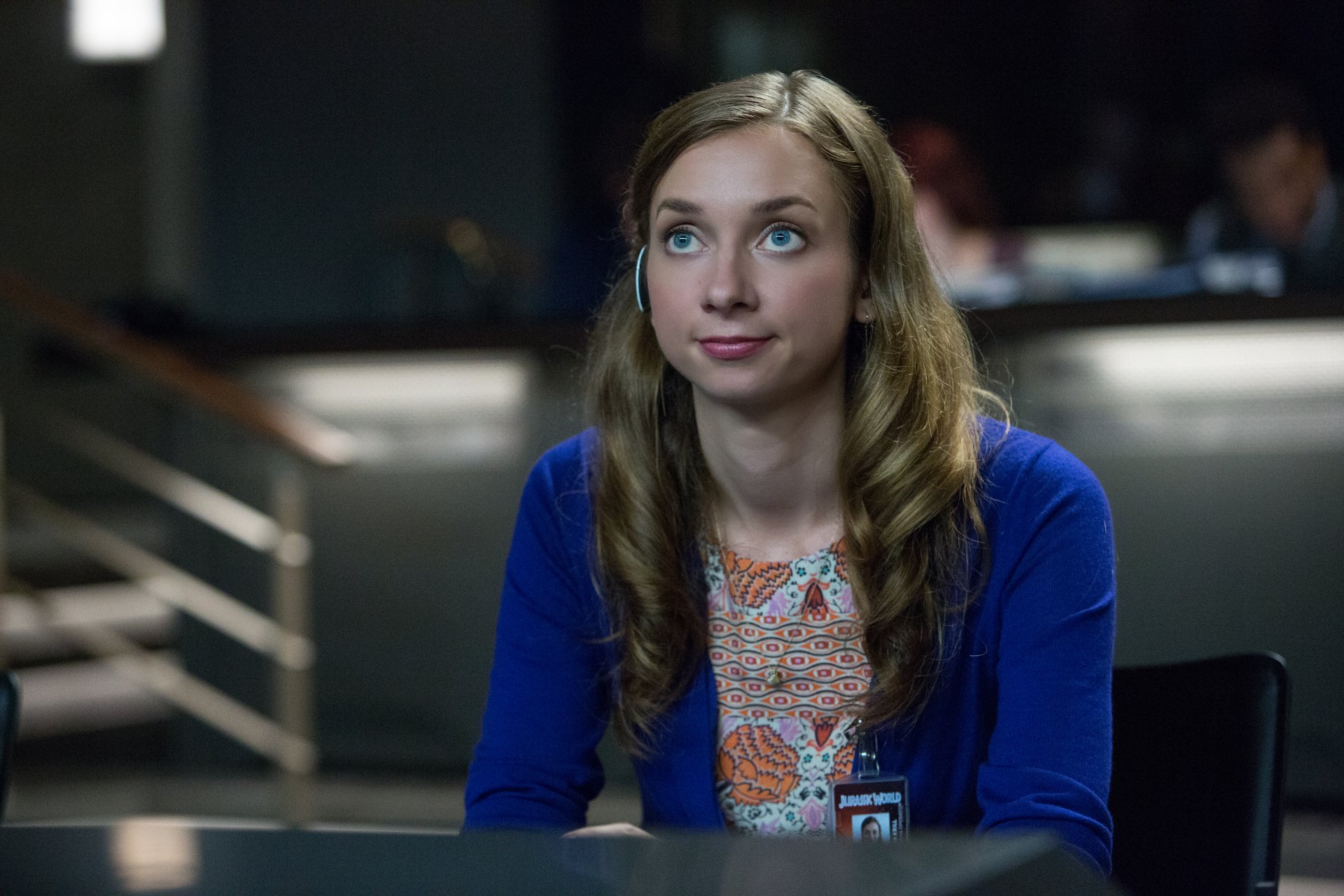 Lauren Lapkus in a scene from the movie Jurassic World, captured in a 4K Ultra HD PC desktop wallpaper and background.