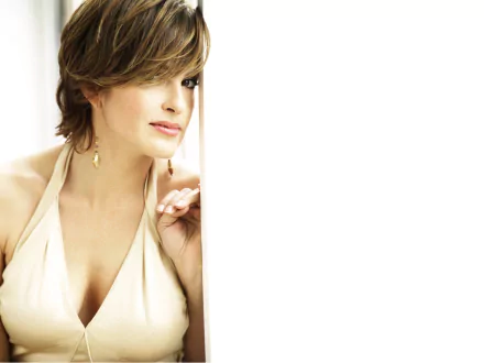Celebrity Mariska Hargitay HD Desktop Wallpaper | Background Image