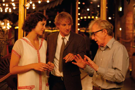 HD desktop wallpaper of a scene from Midnight in Paris: three characters on a lantern-lit terrace, an older man animatedly speaking to a suited man and a woman.