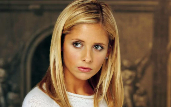 HD desktop wallpaper featuring a close-up of celebrity Sarah Michelle Gellar with a neutral expression and soft lighting against a blurred background.