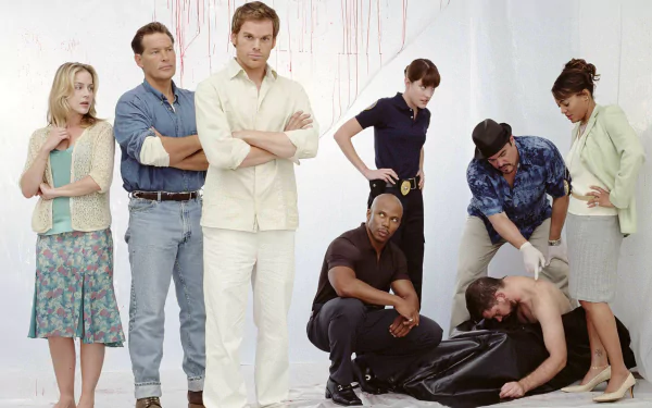 HD PC desktop wallpaper of the TV show Dexter featuring the ensemble cast gathered around a covered body bag against a white background.