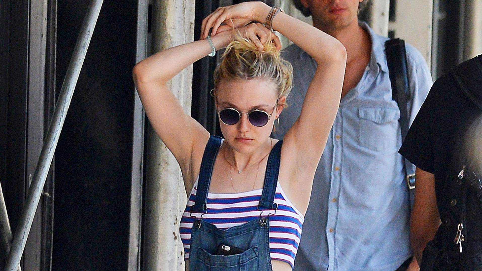 Download Celebrity Dakota Fanning Wallpaper