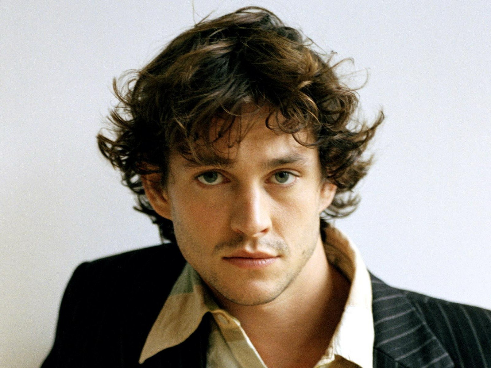 Download Celebrity Hugh Dancy Wallpaper