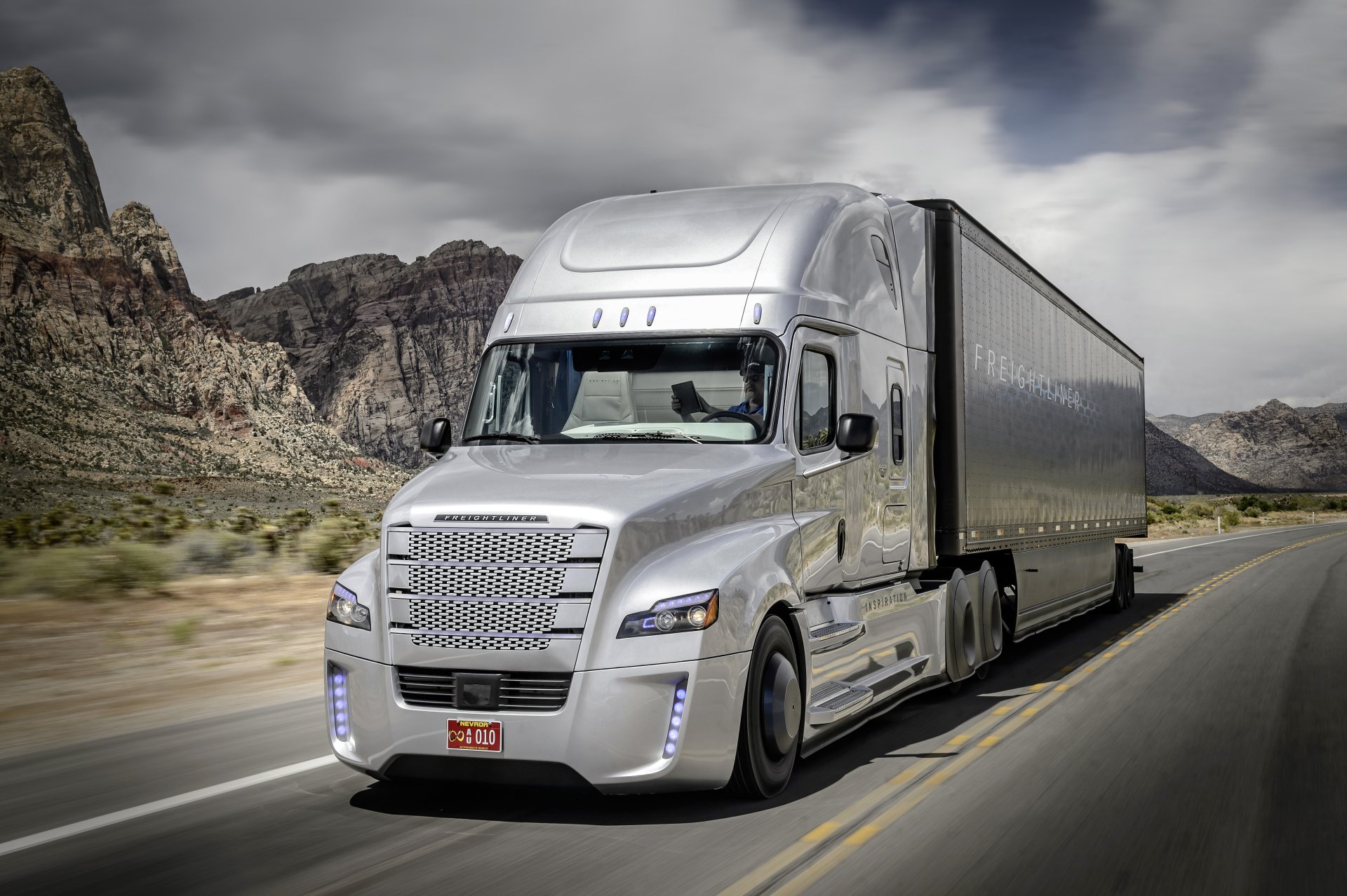 Autonomous Freightliner Inspiration Truck 4k Ultra HD Fondo de Pantalla