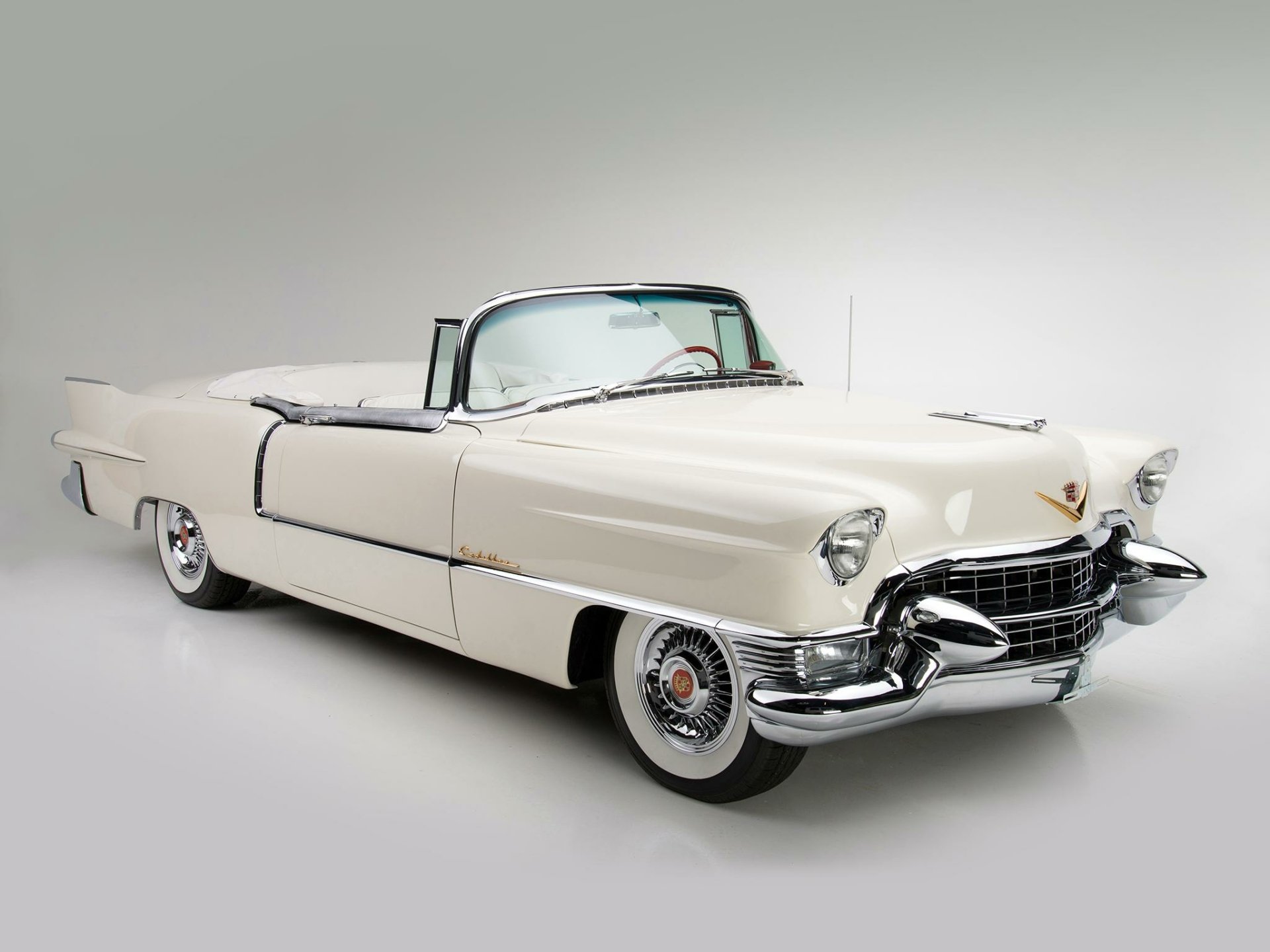 HD PC desktop wallpaper featuring a classic white Cadillac Eldorado convertible against a clean, light background.
