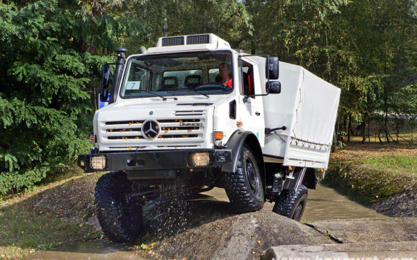 vehicle Mercedes-Benz Unimog HD Desktop Wallpaper | Background Image