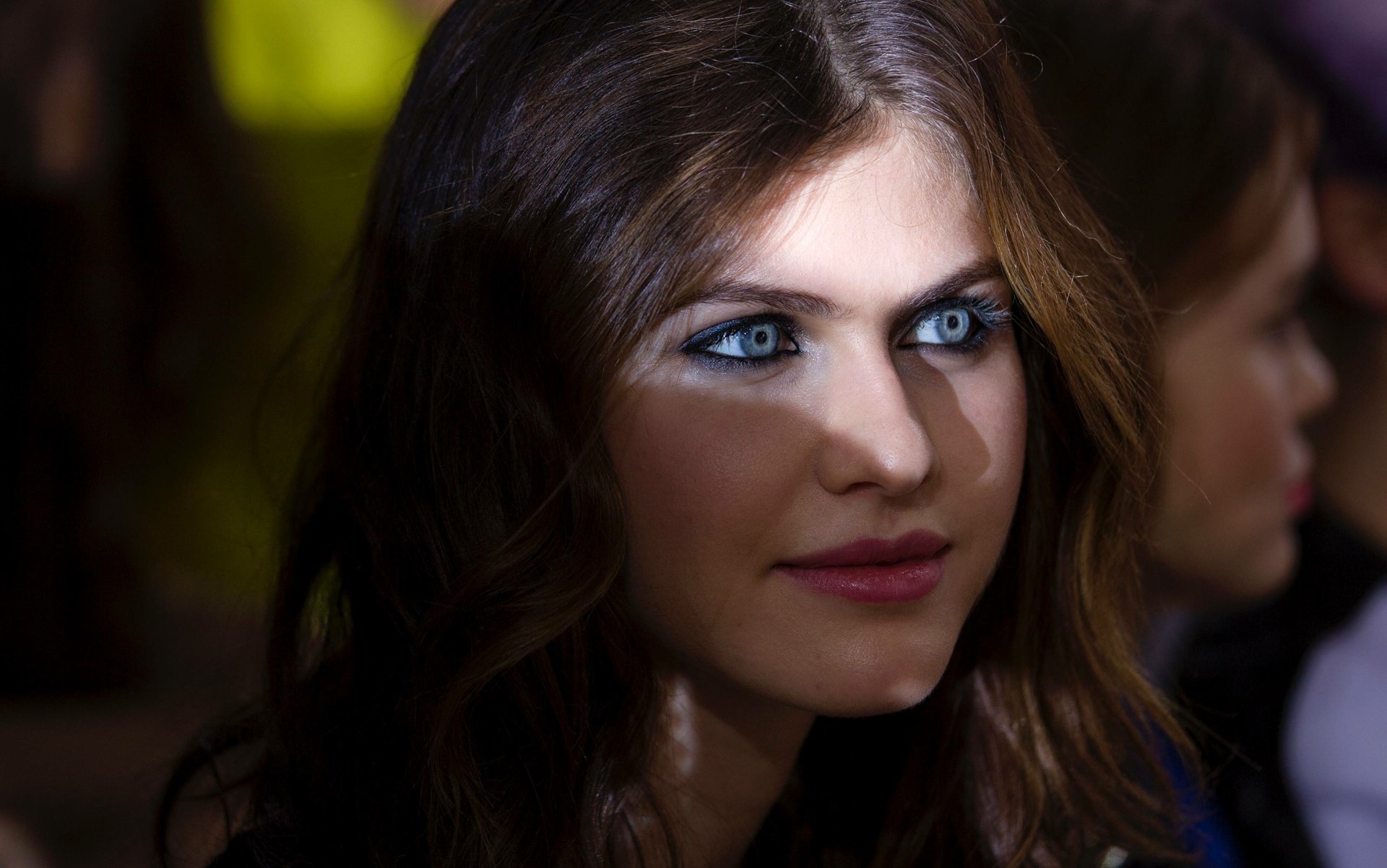 Stunning Alexandra Daddario HD Wallpaper
