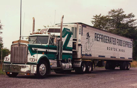 HD desktop wallpaper featuring a green and white Kenworth truck with a Refrigerated Food Express trailer parked outdoors.