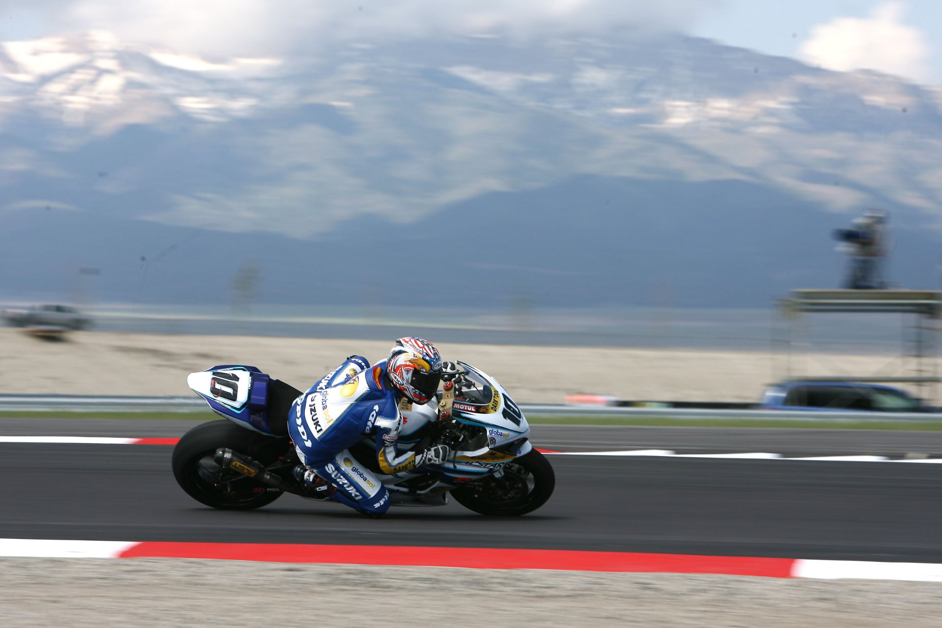 Download Vehicle Suzuki HD Wallpaper