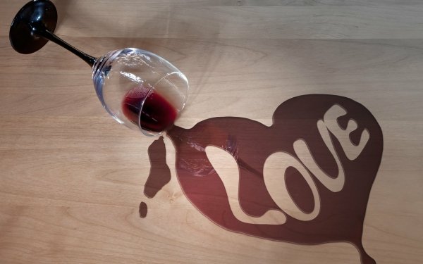 Artistic Love Heart Wine Glass HD Wallpaper | Background Image