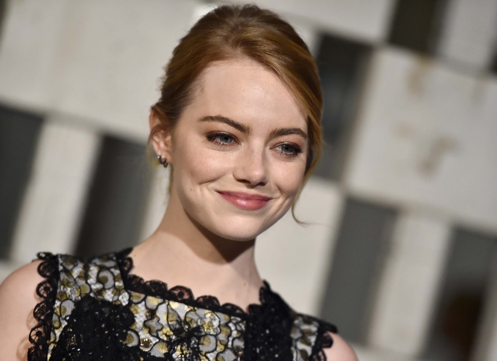 Download Celebrity Emma Stone Wallpaper