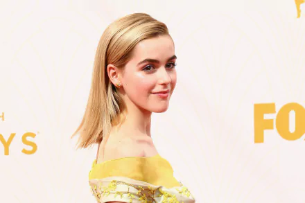Celebrity Kiernan Shipka HD Desktop Wallpaper | Background Image