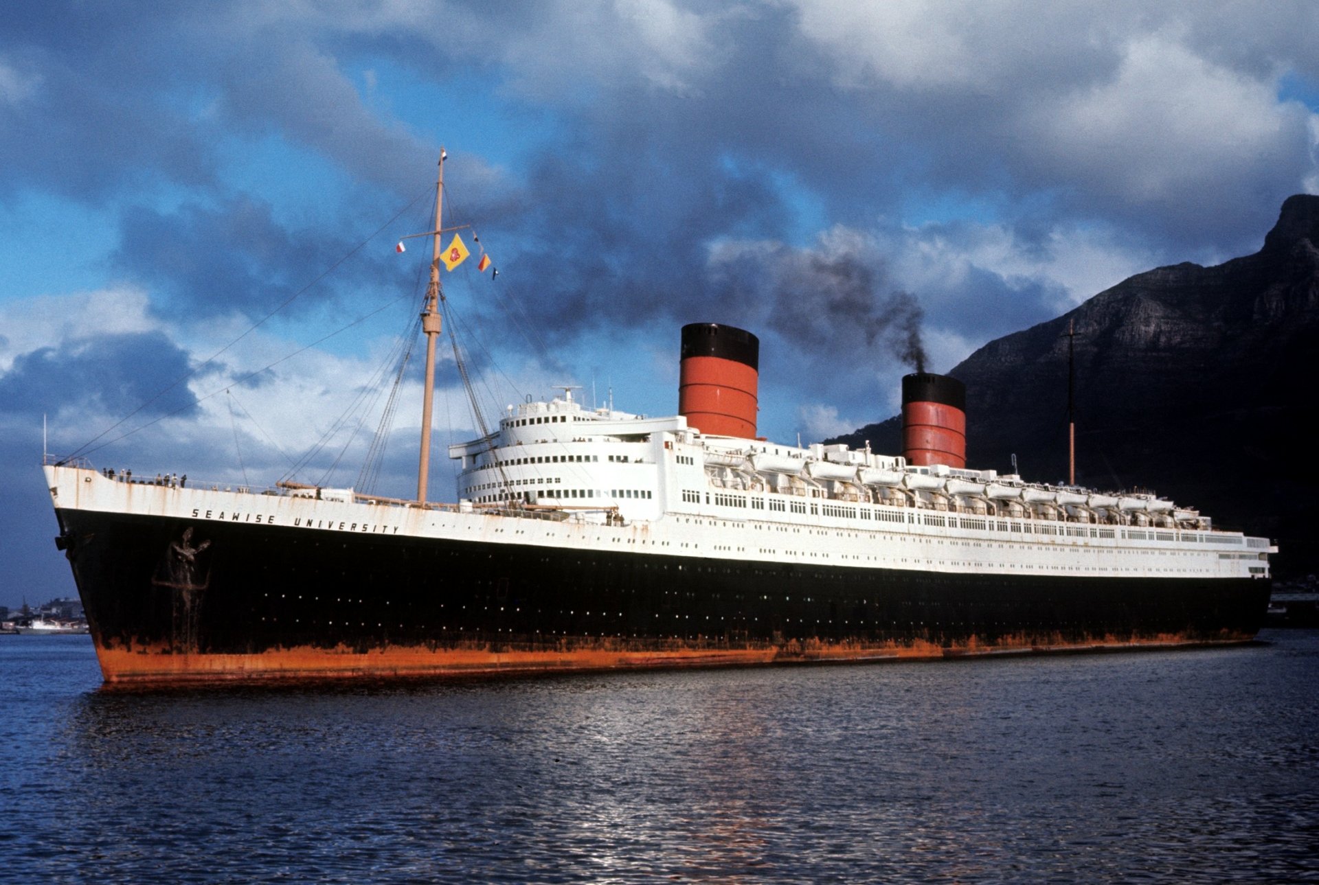 Лайнер «RMS Queen Elizabeth»