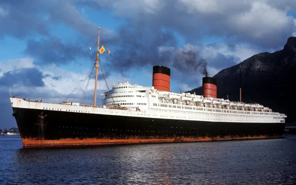 Seawise University ocean liner cruise ship vehicle with black hull and red funnels at sea — HD PC desktop wallpaper background