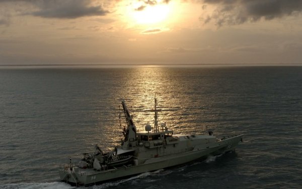 Military Royal Australian Navy Warships Australian Navy Patrol Boat Warship HMAS Glenelg HD Wallpaper | Background Image