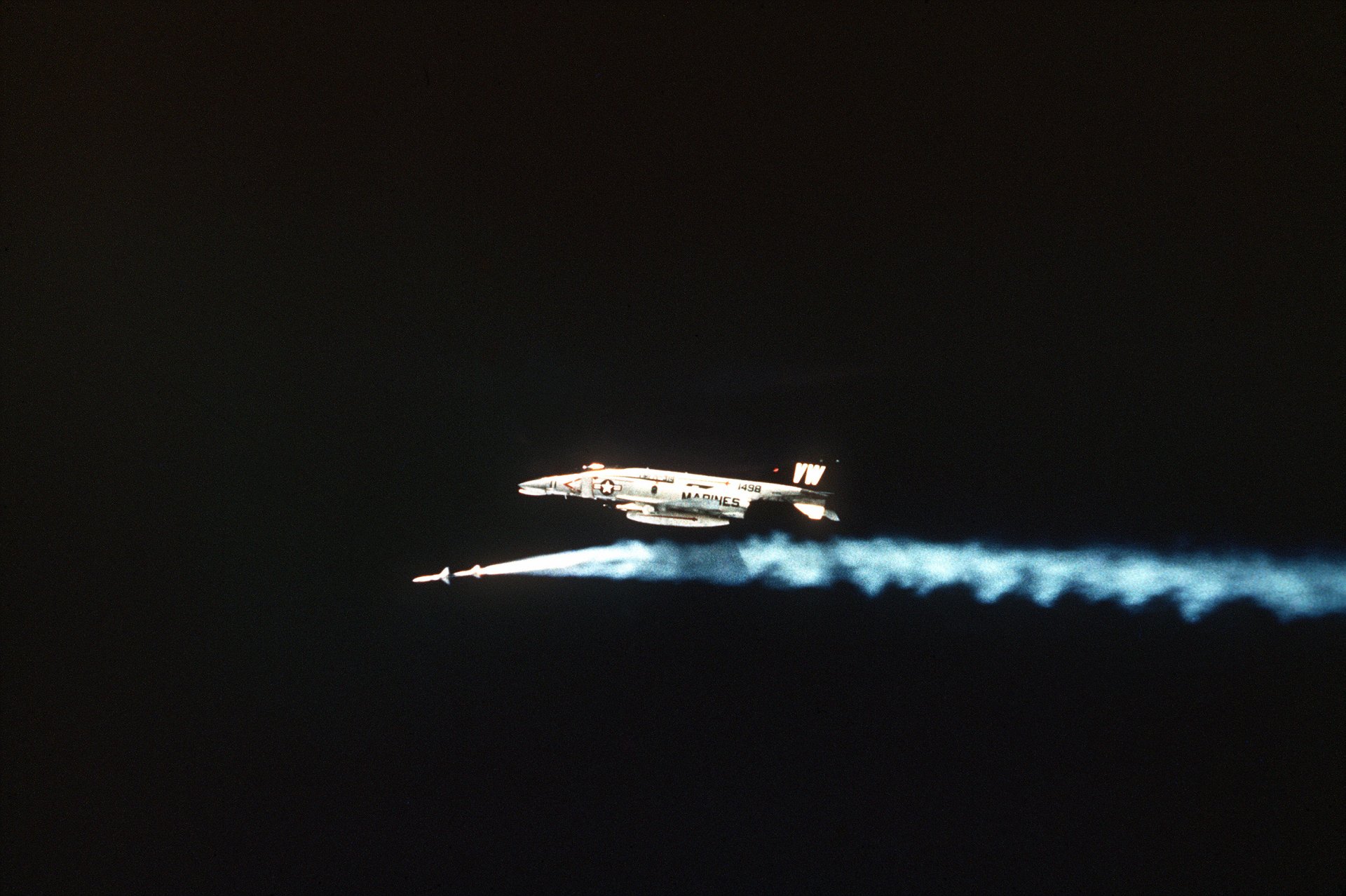 Download Military McDonnell Douglas F-4 Phantom II HD Wallpaper