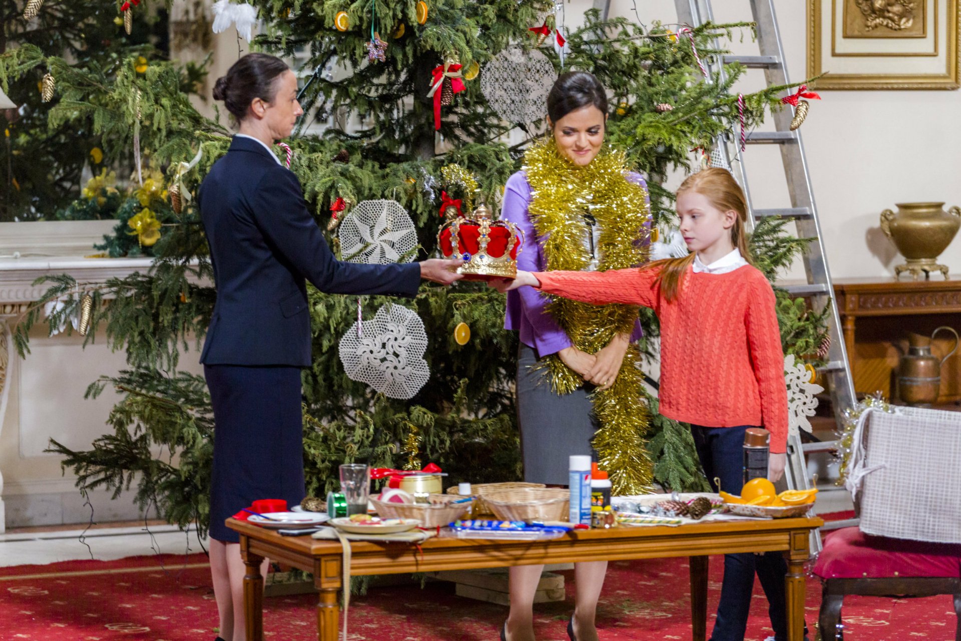 Download Christmas Tree Movie Crown For Christmas HD Wallpaper