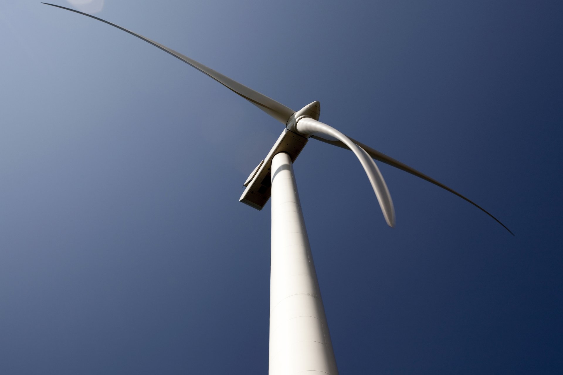 Download Man Made Wind Turbine 4k Ultra HD Wallpaper