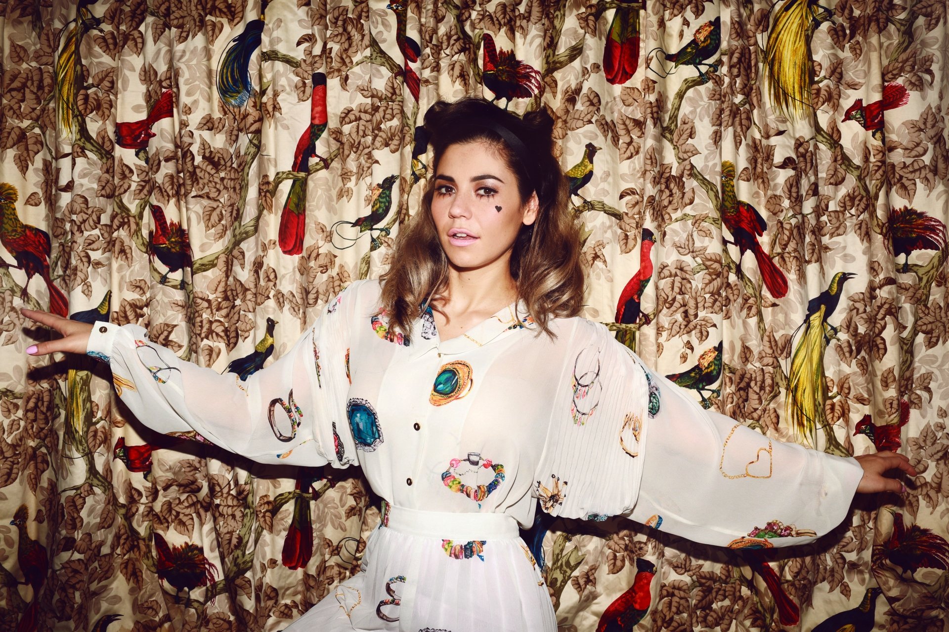 Download Music Marina Lambrini Diamandis 4k Ultra HD Wallpaper