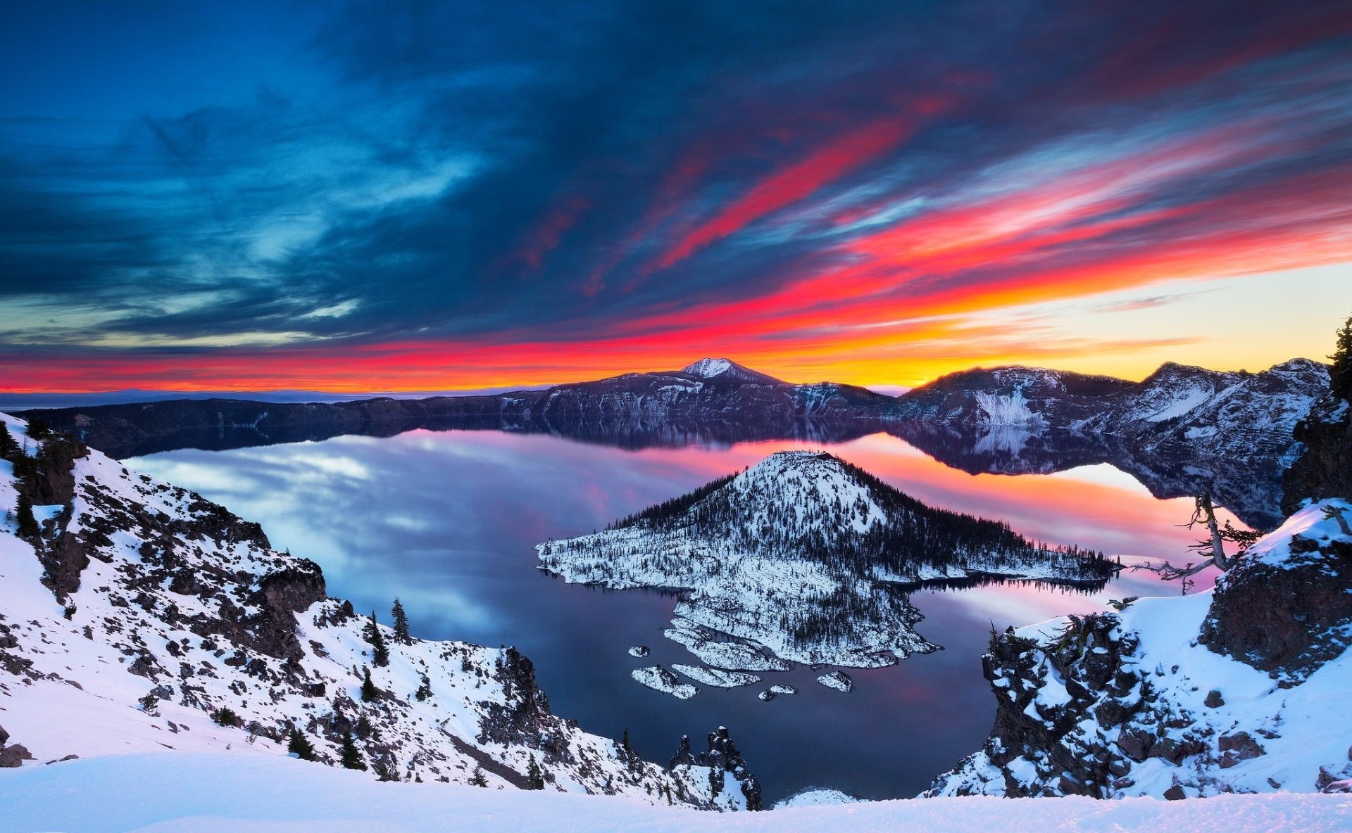 Crater Lake Winter Sunrise: Oregon's Stunning Snowy Forest Reflections, image size:1920x1184