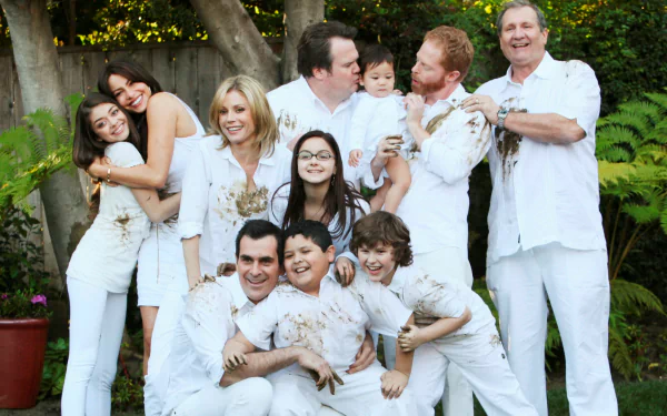 TV Show Modern Family HD Desktop Wallpaper | Background Image