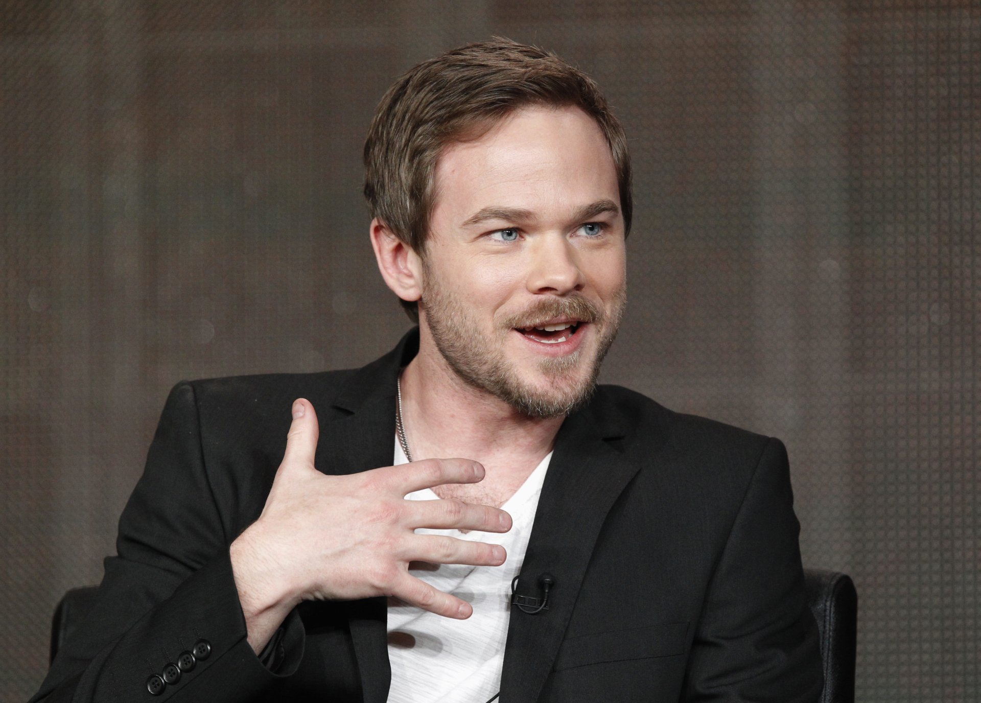 Download Canadian Actor Celebrity Shawn Ashmore HD Wallpaper