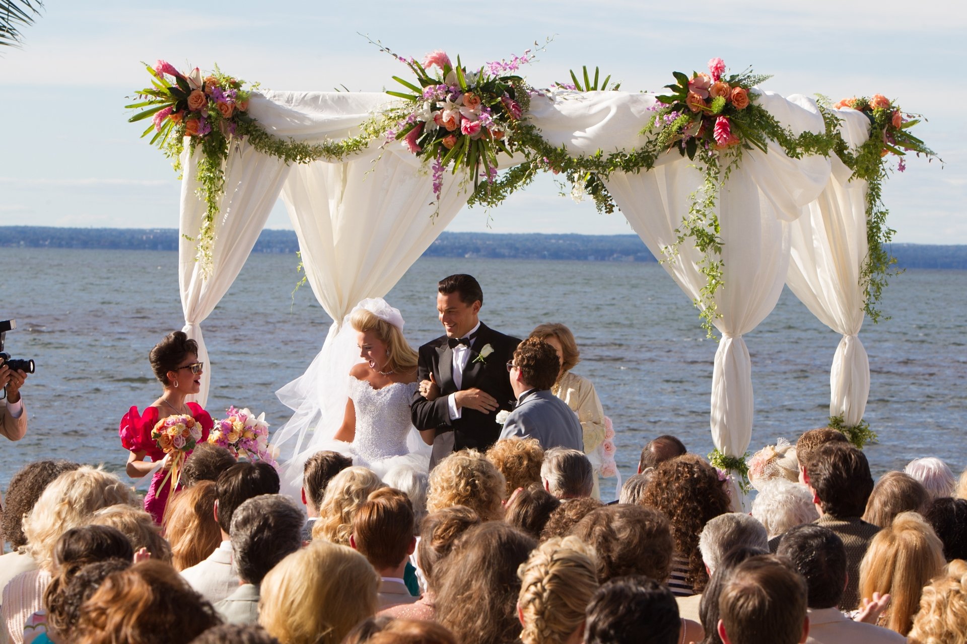 Download Margot Robbie Naomi Lapaglia Leonardo Dicaprio Jordan Belfort Movie The Wolf Of Wall Street HD Wallpaper