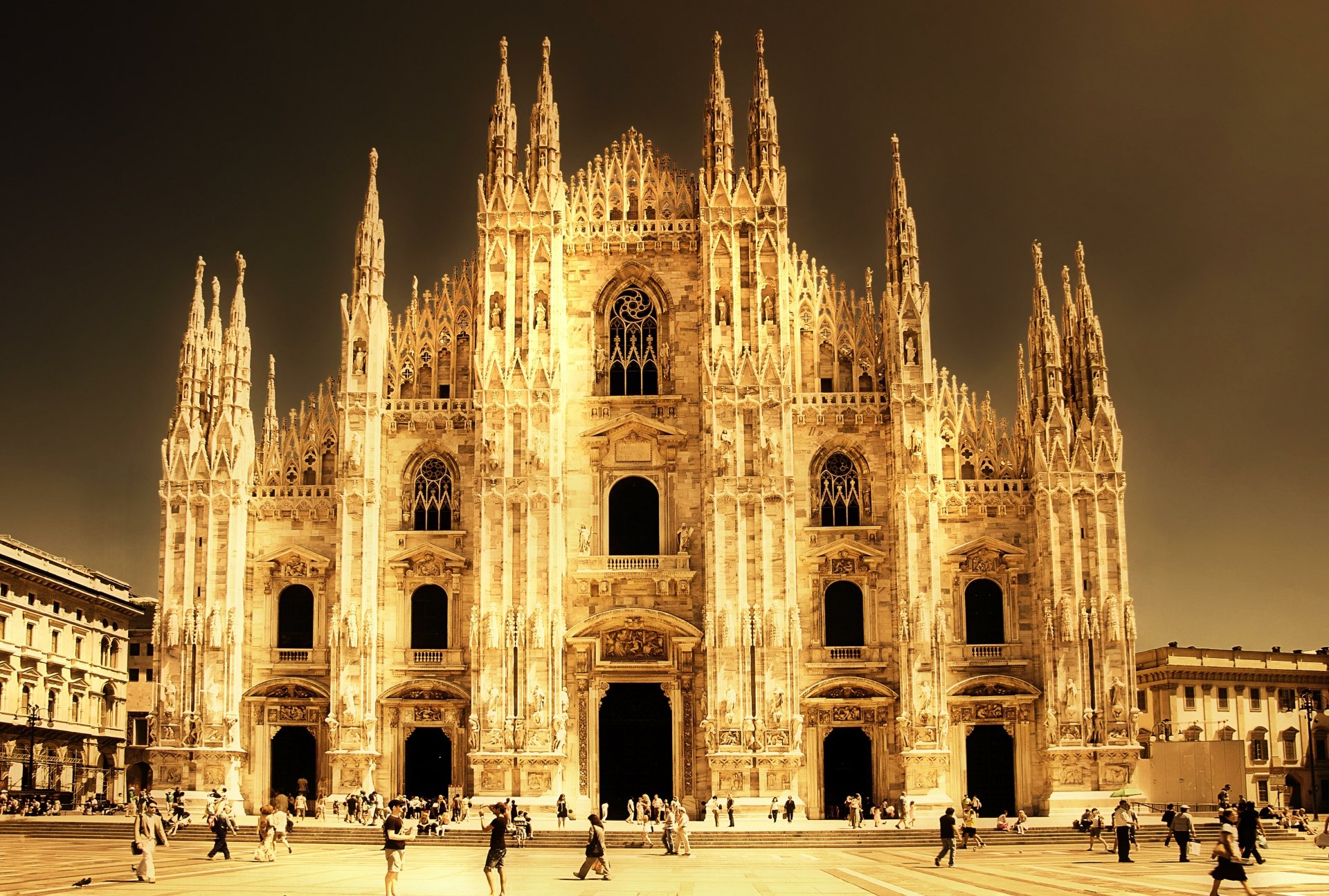 Milan Cathedral In Milan Italy 8k Ultra Hd Wallpaper Sfondi