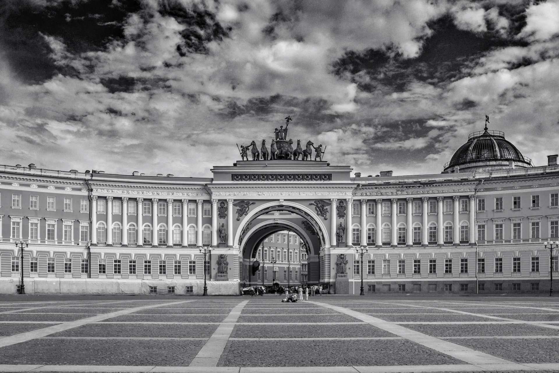 Download Cloud Statue Russia Saint Petersburg Black & White Man Made Monument  HD Wallpaper