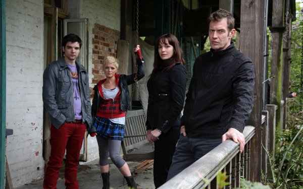 TV Show Primeval Connor Temple Andrew-Lee Potts Abby Maitland Hannah Spearritt Claudia Brown Lucy Brown Danny Quinn Jason Flemyng HD Wallpaper | Background Image