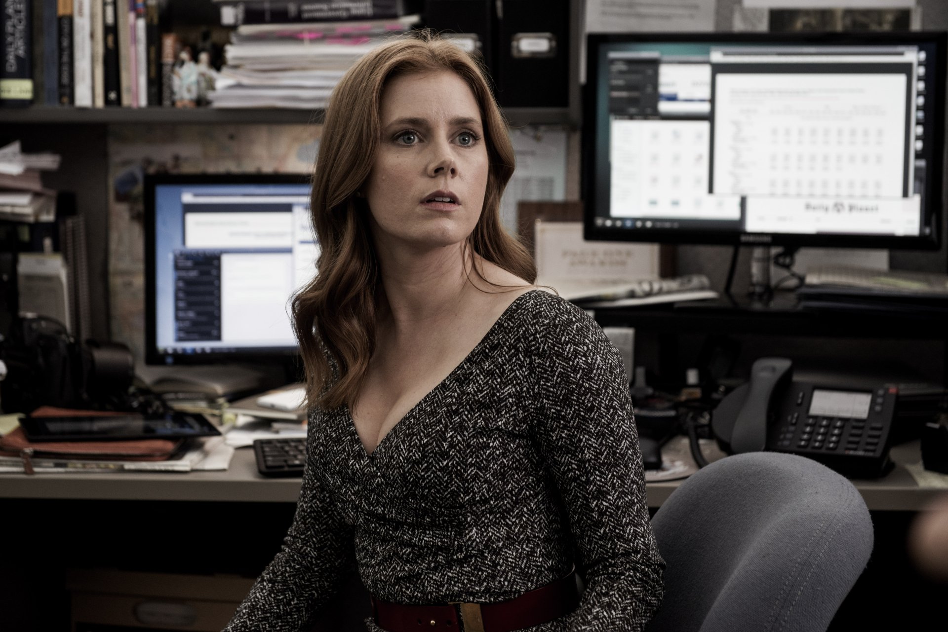 Amy Adams as Lois Lane in a scene from *Batman V Superman: Dawn Of Justice*, featuring her in a newsroom with computer screens in the background. 4K Ultra HD desktop wallpaper.
