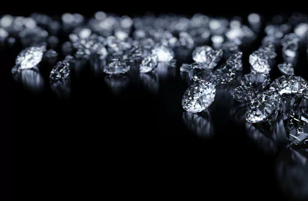 HD desktop wallpaper of sparkling diamonds against a dark background with striking bokeh effect, capturing the essence of nature's brilliance.
