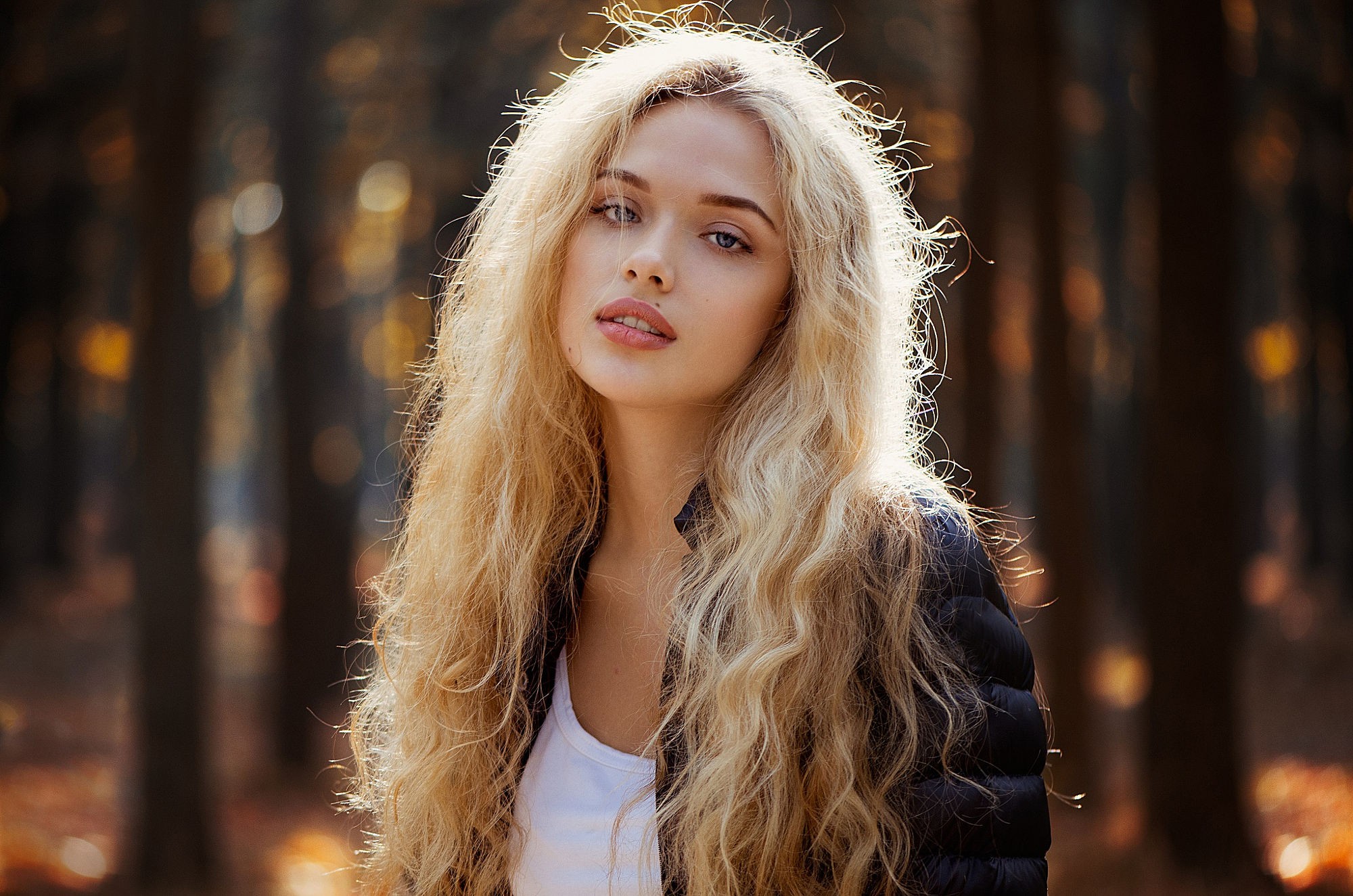 Long Curly Blonde Hair: The Ultimate Guide for Styling and Maintenance - wide 11