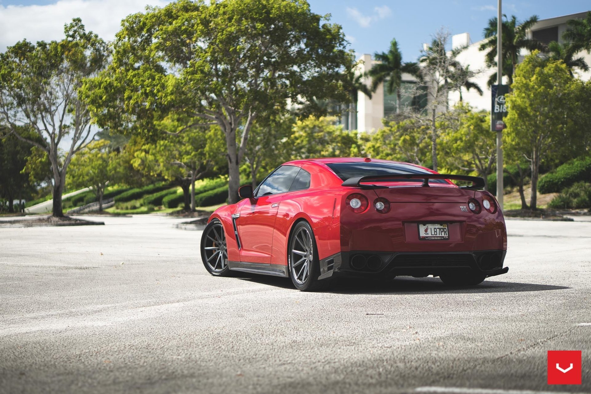 Nissan Skyline GTR r35 красный