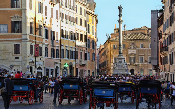 4K Ultra HD PC desktop wallpaper of Rome: man-made city square with historic buildings, columned monument and horse-drawn carriages amid bustling crowds.