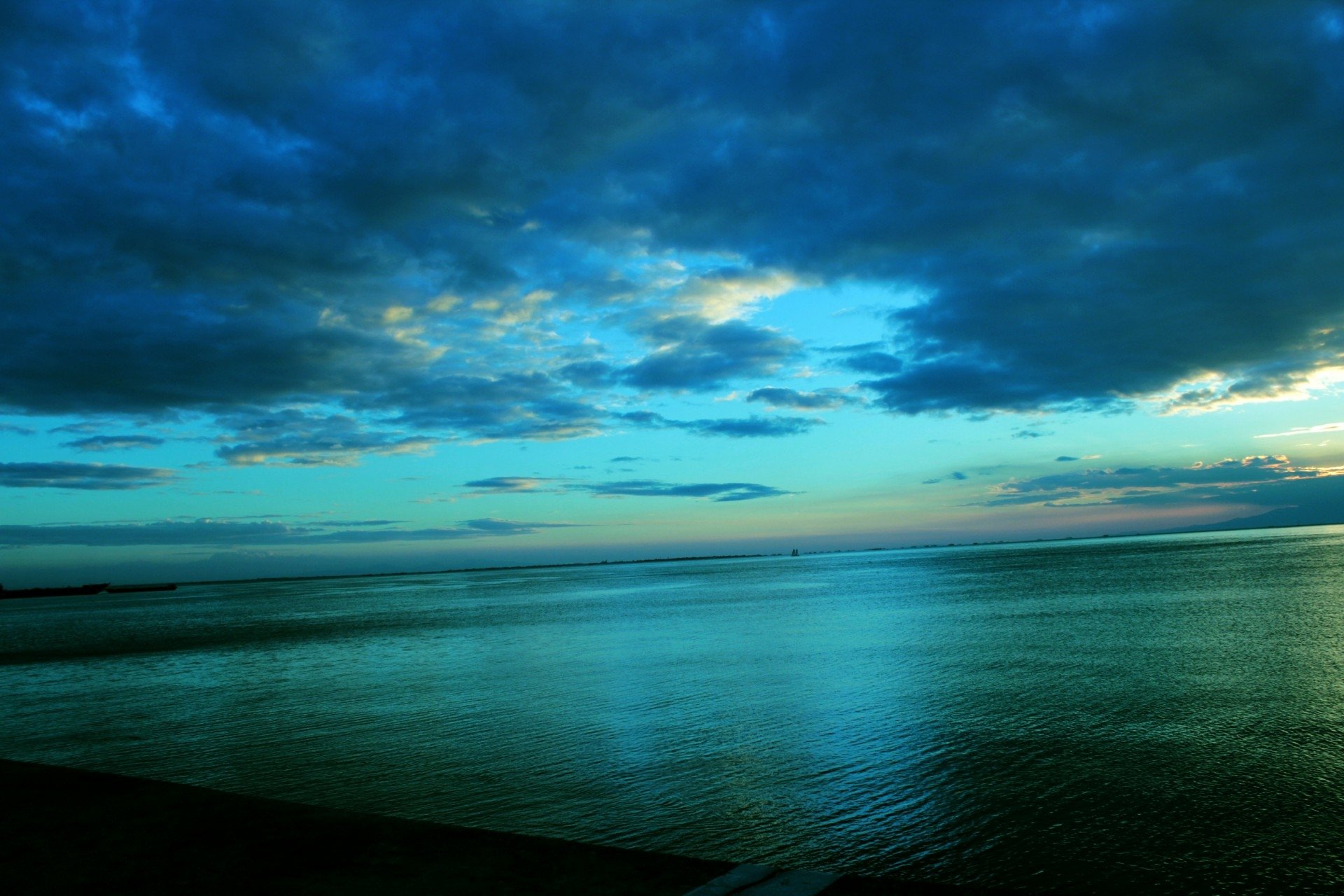 HD PC desktop wallpaper showing a serene ocean horizon under a blue sky with clouds, capturing the peaceful beauty of nature.