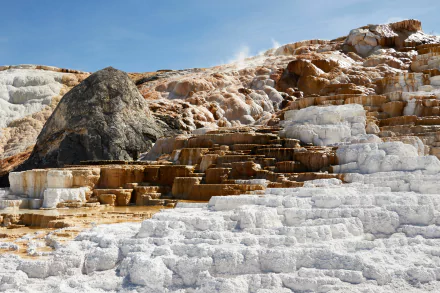  Travertine in Yellowston park