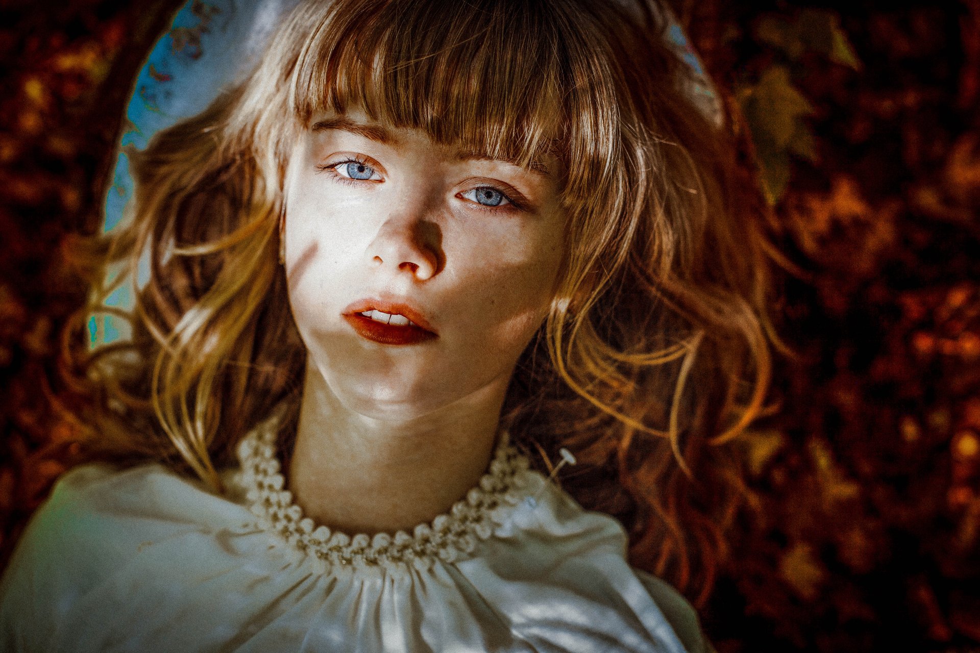 Close-up of a blonde woman with blue eyes lying down, captured in sharp detail as a 4K Ultra HD PC desktop wallpaper and background.