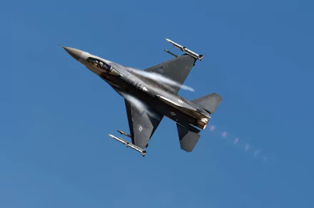  F-16 Fighting Falcon, General Dynamics